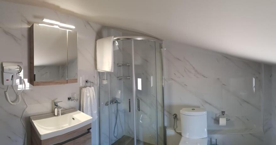Aretoysa Center Luxury Suites 2 Néa Péramos エクステリア 写真