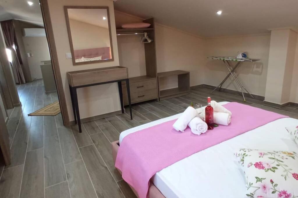 Aretoysa Center Luxury Suites 2 Néa Péramos エクステリア 写真