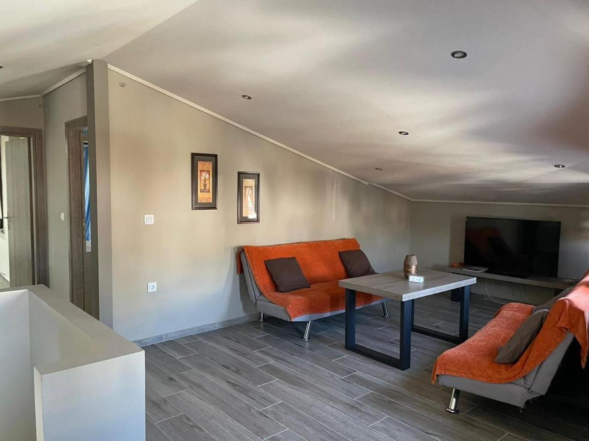 Aretoysa Center Luxury Suites 2 Néa Péramos エクステリア 写真