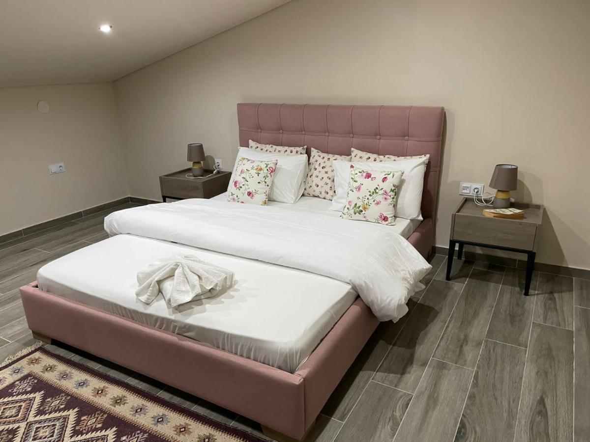 Aretoysa Center Luxury Suites 2 Néa Péramos エクステリア 写真